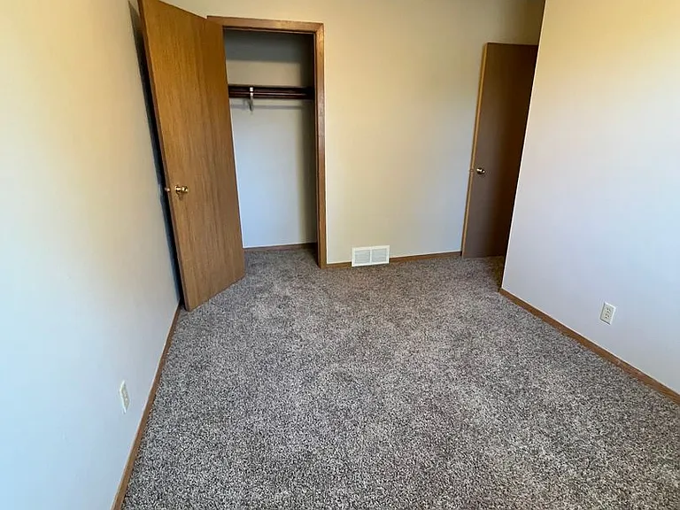 3804 S Hawthorne Ave — Photo 19
