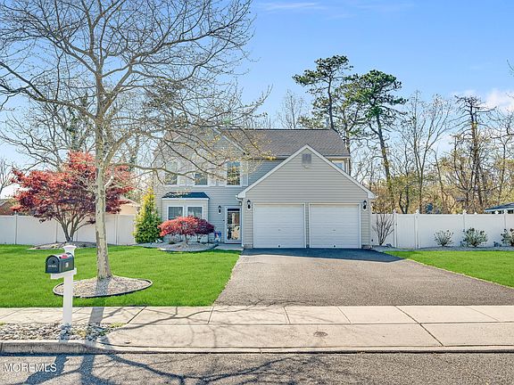 4th image of 82 Moonlight Court