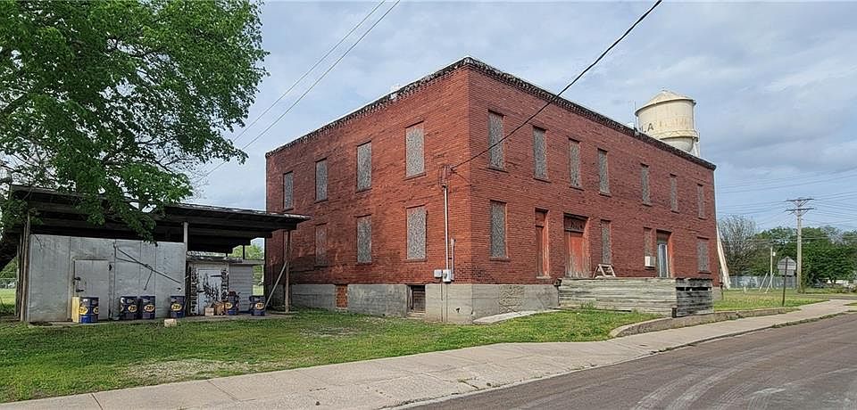 1st image of 512 E Monroe St