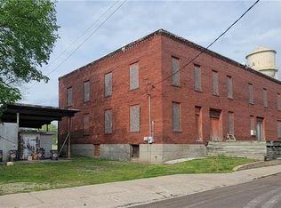 512 E Monroe St, Iola, KS 66749