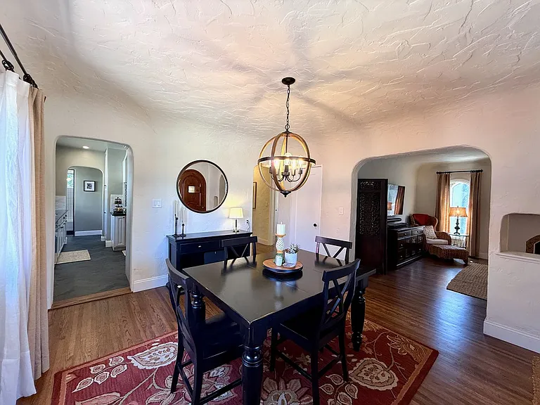 1622 Villa Ave — Photo 3