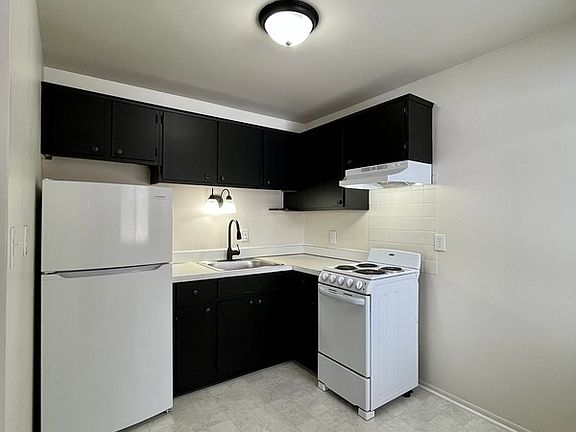 4th image of 650 Harrison Blvd #28