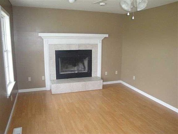 2nd image of 325 Dale Ln