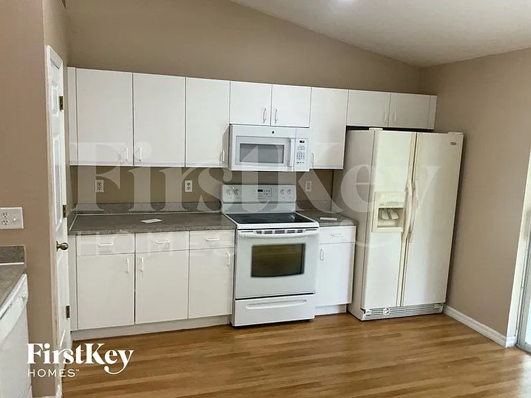 2108 NE 15th Pl — Photo 6