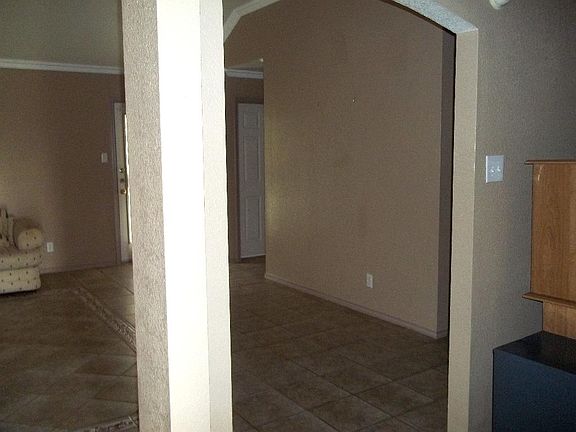 2nd image of 3203 Woodrow Dr