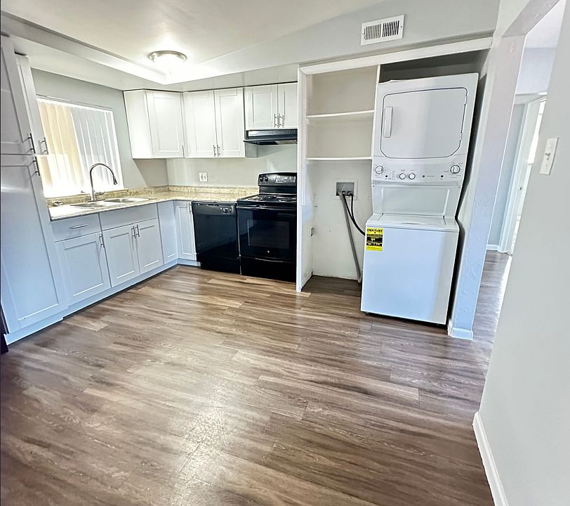 2nd image of 2561 Jellison St #2567