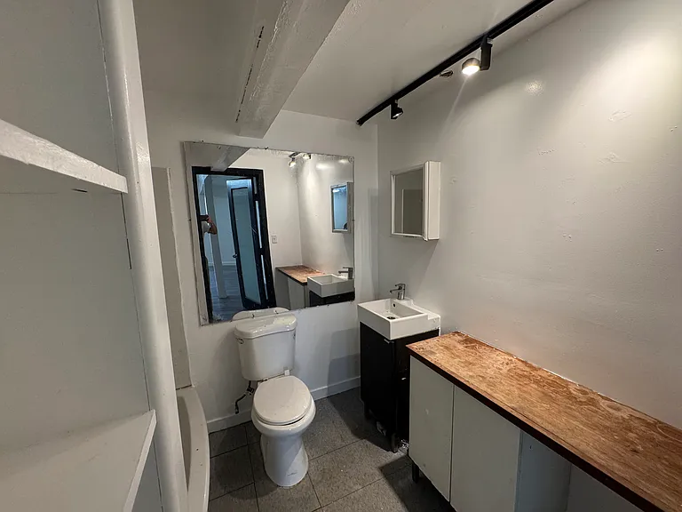 1516 E 1st St #1 — Photo 14