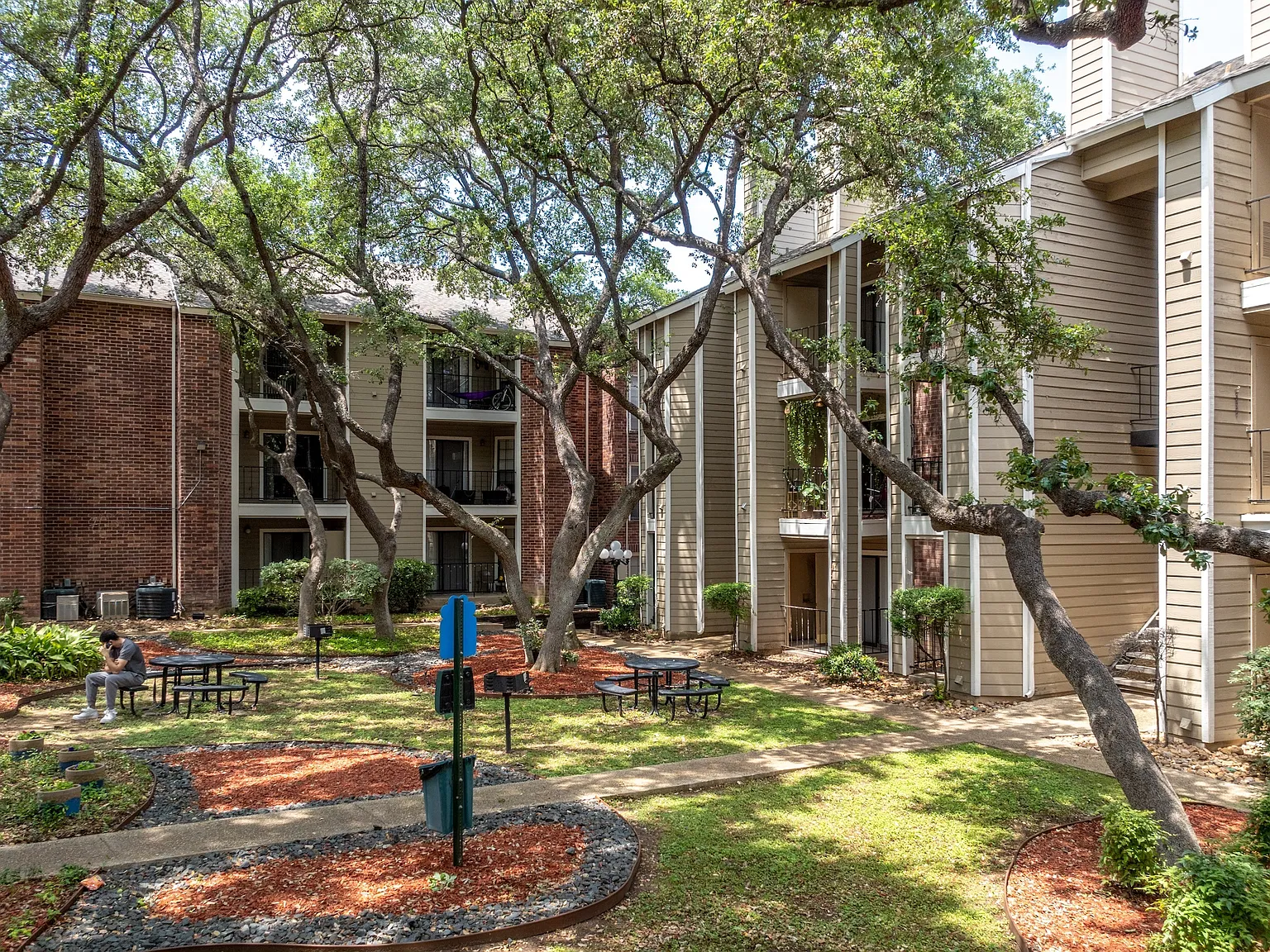 Sutton House Apartments — Photo 2