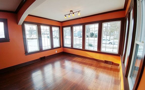 3rd image of 33 S Seymour Ave