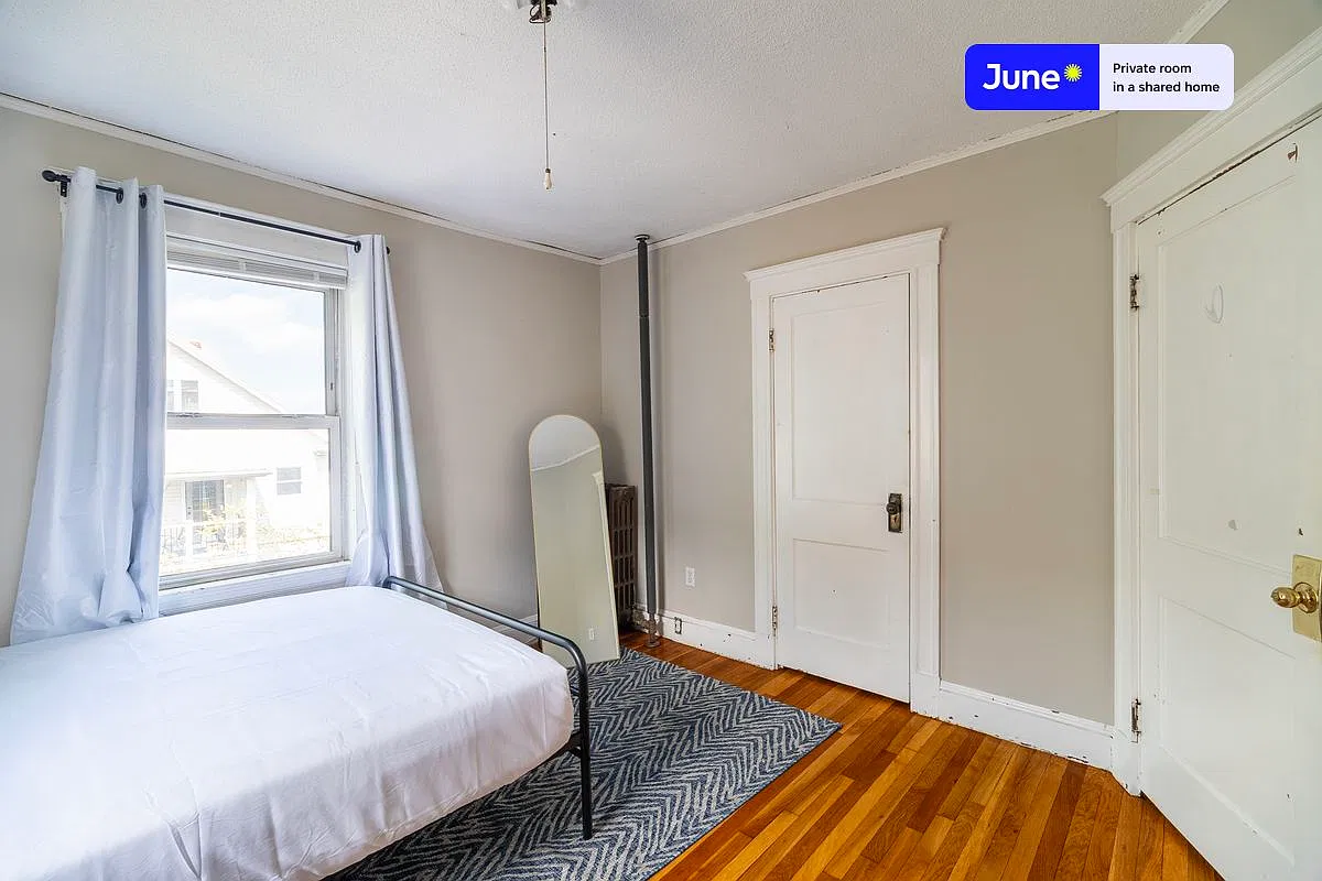 Queen bedroom in 4 bed/1 bath home in Somerville #1890 A — Photo 3