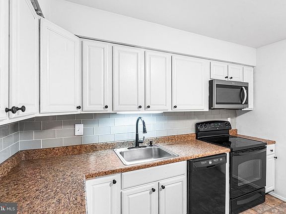 4th image of 302 Bromley Est