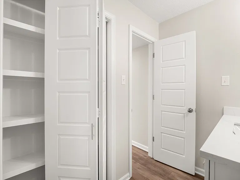270 Bruce Cir #6 — Photo 17