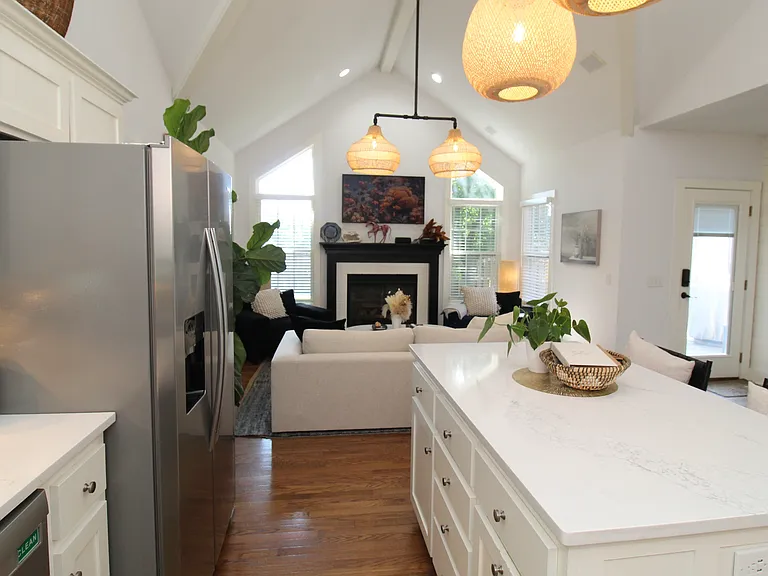 1401 NE Dysart Woods Ln — Photo 8