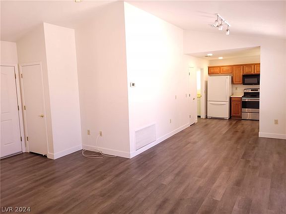 4th image of 9008 Mountain Gate Dr