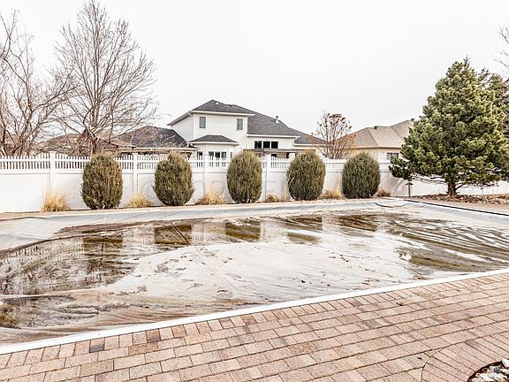 4th image of 528 Kingston Pl