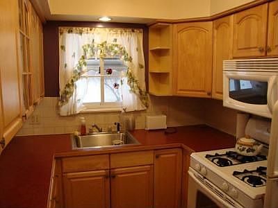 4th image of 32672 James St
