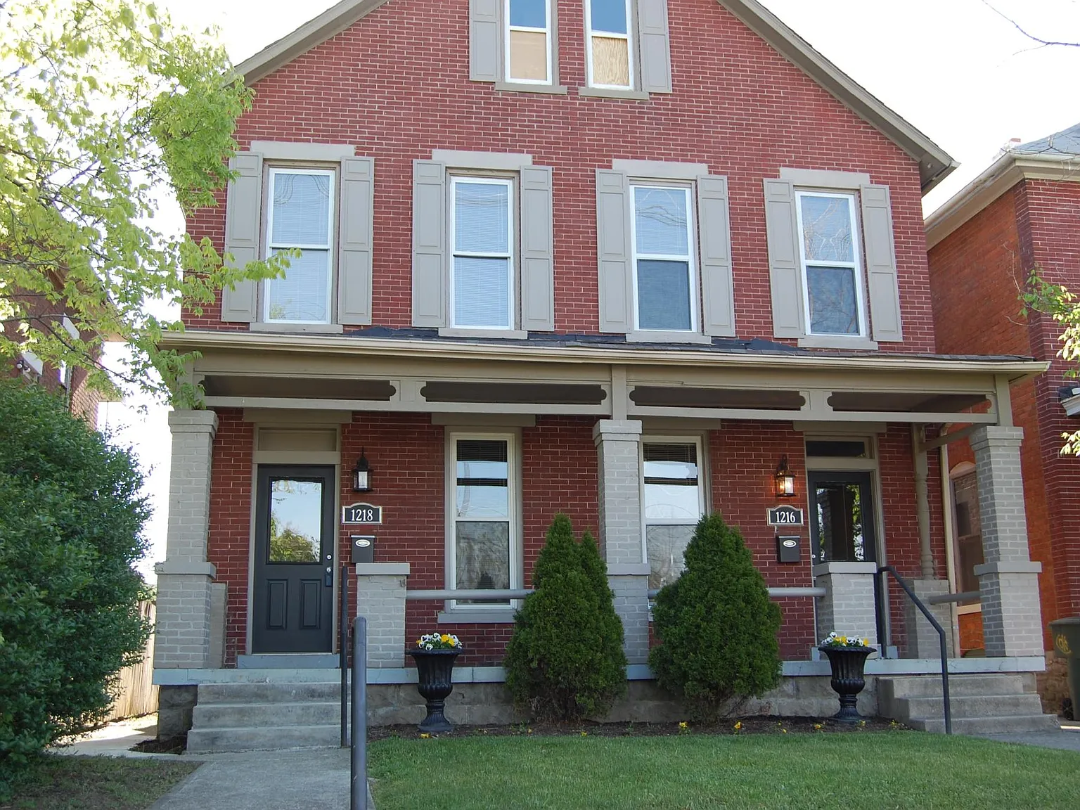 3 bed, 1.5 bath, 1296 sqft, $1,635 — Photo 1