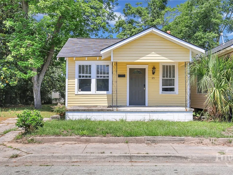 25 Helmken St