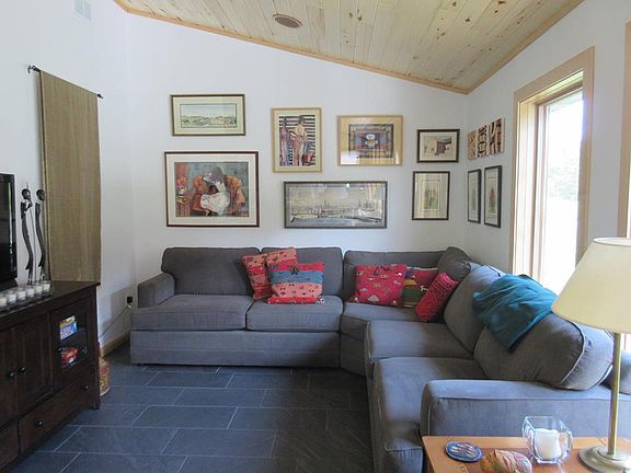 Open den/Possible Bedroom