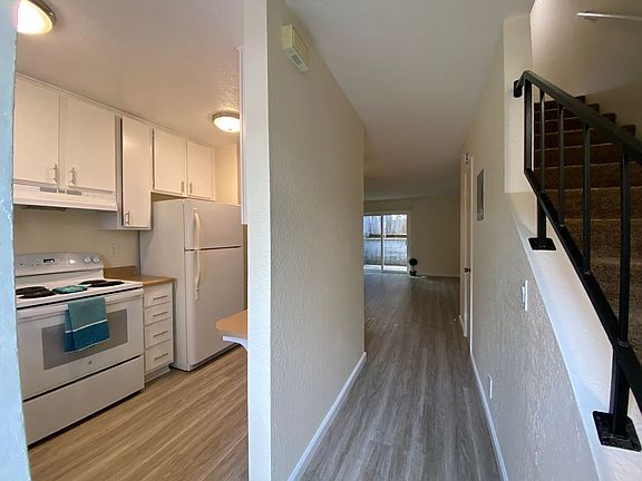 3rd image of 237-239 Tamarack Ave #237-B