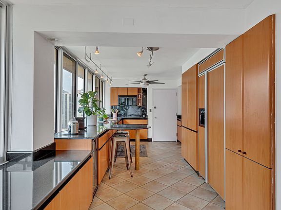 4th image of 1 E Schiller St APT 12A