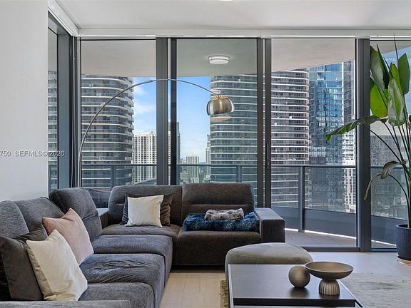 2nd image of 1000 Brickell Plz #2812
