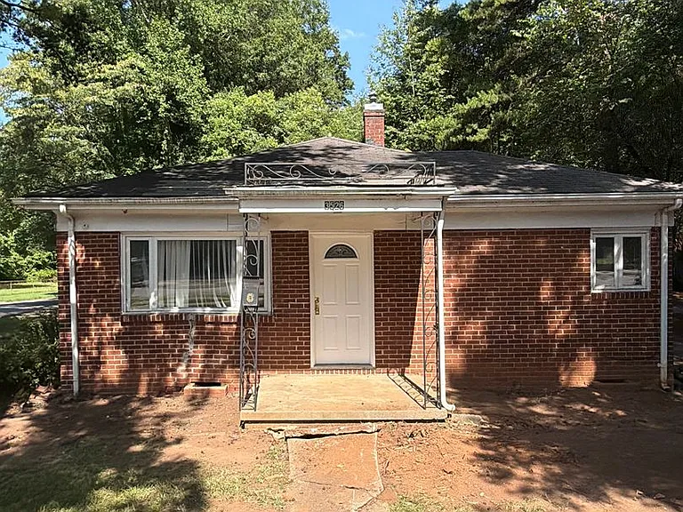 3526 Eastway Dr — Photo 1
