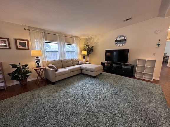 5th image of 2205 E Lakeview Dr #2205