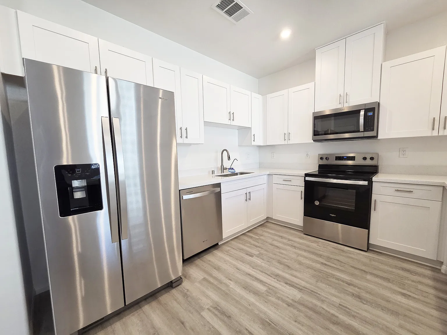 4 bed, 3.5 bath, 2044 sqft, $2,595 — Photo 4