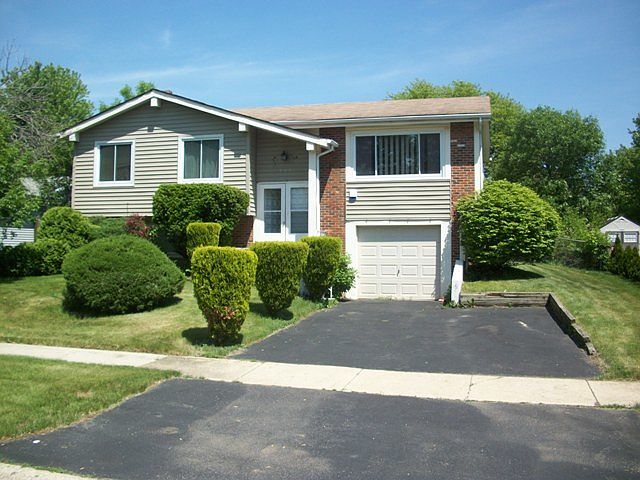1st image of 212 Lexington Dr