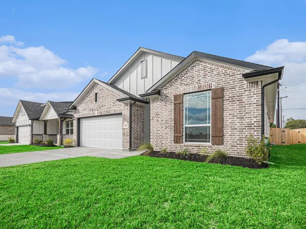 3747 Crawford St, Bay City, TX 77414