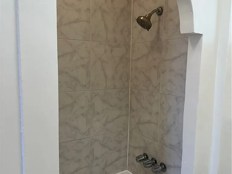 527 W 22nd St — Photo 3