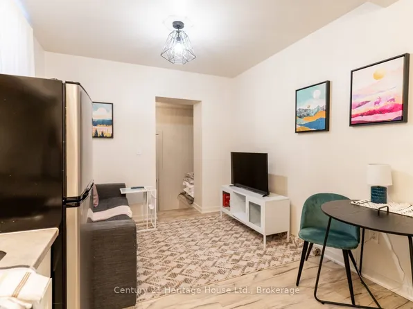 212 Wilson St #2, Hamilton, ON L8R 1E5