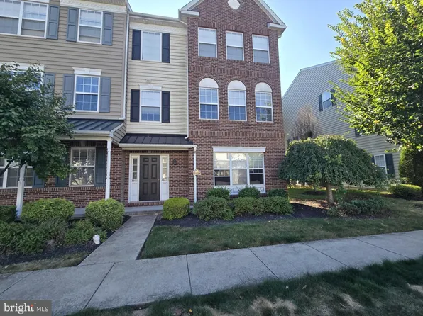 2069 Morgan Hill Dr #M29, Pennsburg, PA 18073