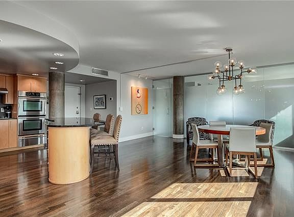 4th image of 803 W 48th St APT 804