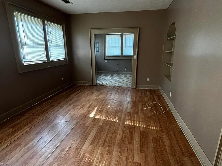 2122 26th Ave — Photo 3