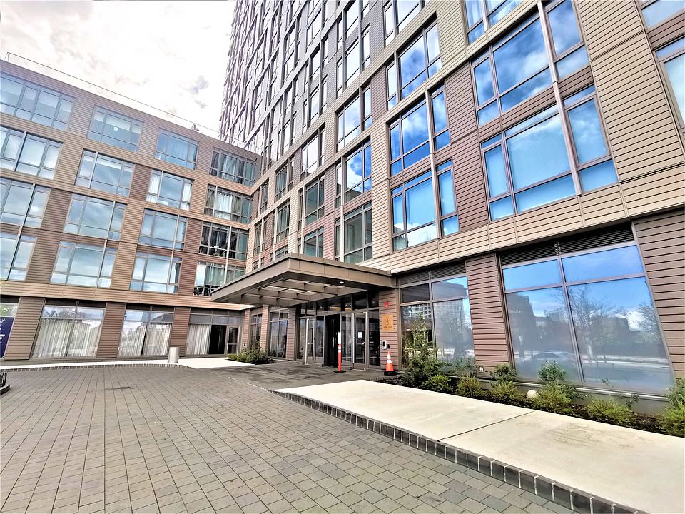 1st image of 75 Park Ln S APT 807