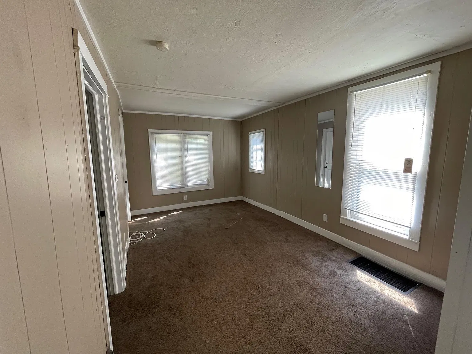 1 bed, 400 sqft, $900 — Photo 3