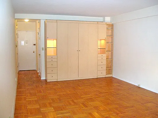 Rented by City Connections Realty | media 16