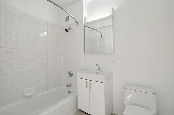 Rented by Greystar | media 10