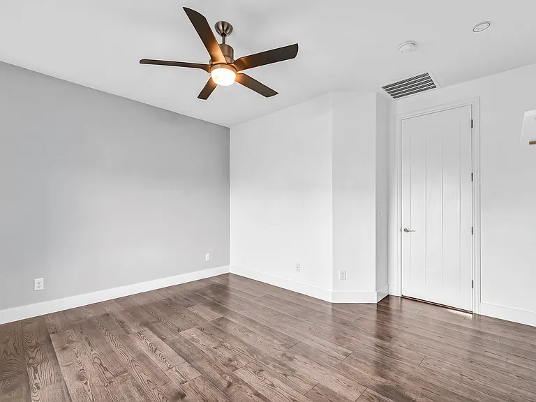 233 Castellari Dr — Photo 22