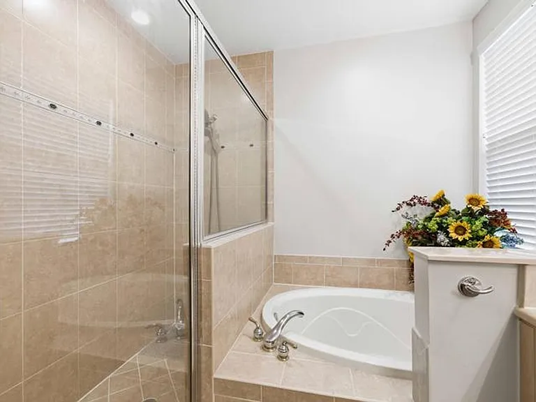 11850 Valencia Gardens Ave — Photo 17