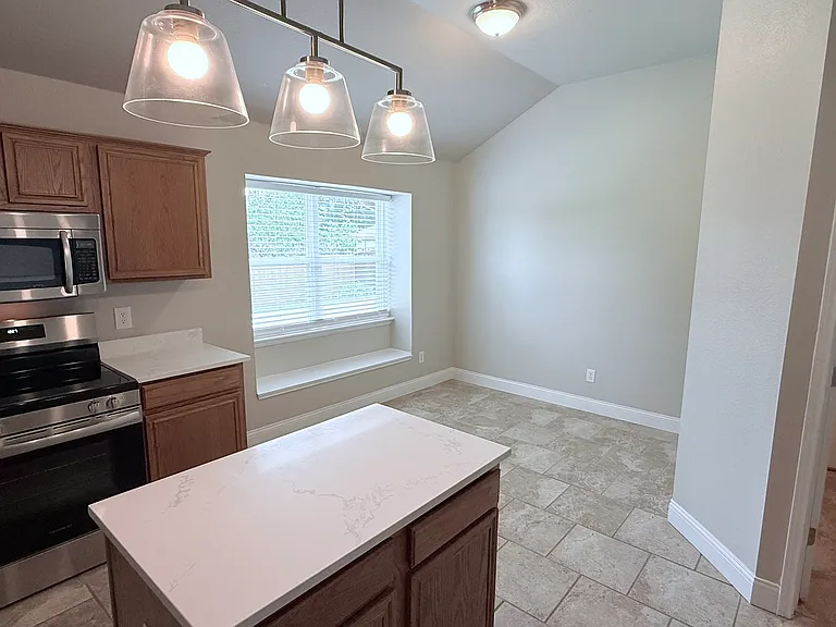 930 High Knoll Dr — Photo 4