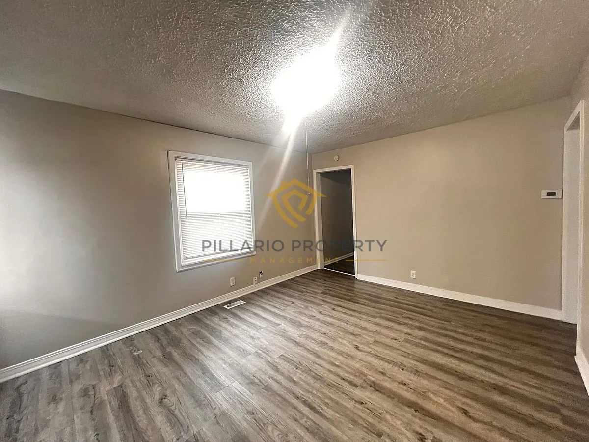 Building Photo - 1824 N Riley Ave