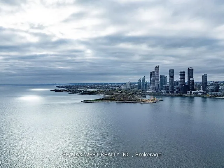 30 Shore Breeze Dr #4910 — Photo 1