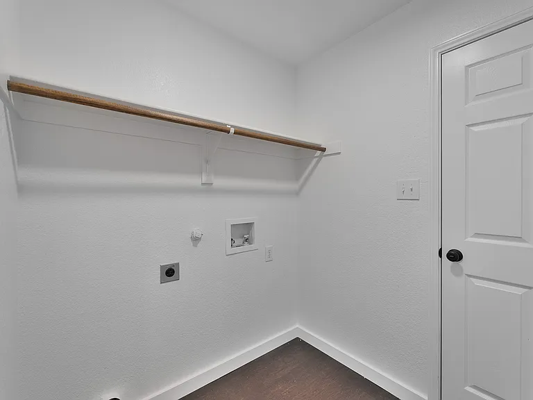 605 Clearbrook St — Photo 8