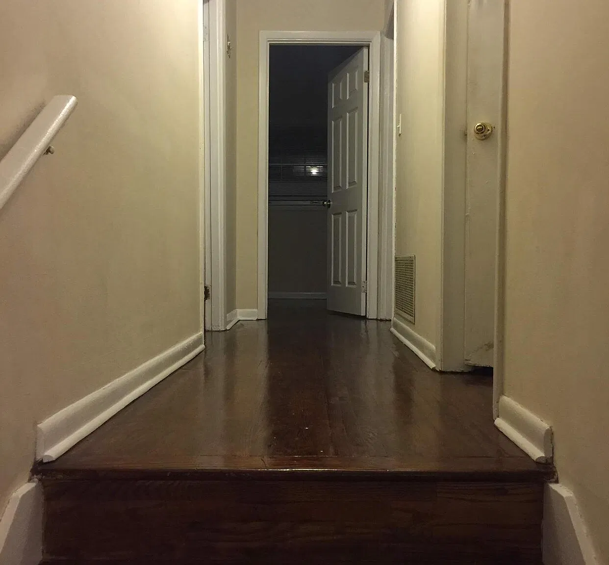 562 Ashworth Dr — Photo 4