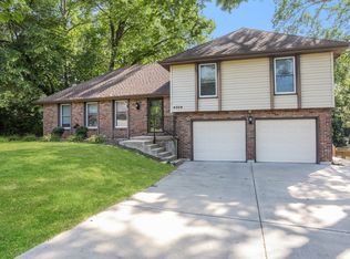 4504 NW Pawnee Dr, Riverside, MO 64150