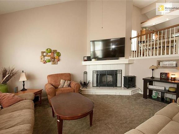 2nd image of 811 SW Bishop Dr