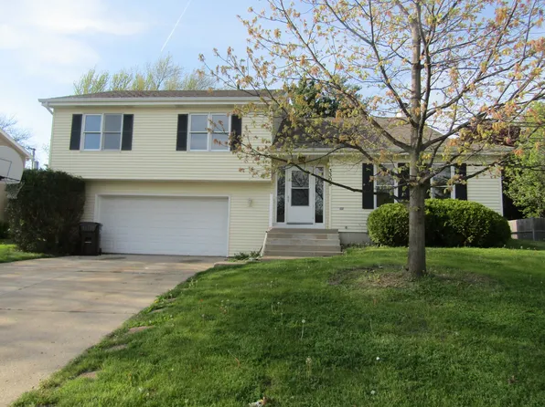 3308 W Lorient Dr, McHenry, IL 60050